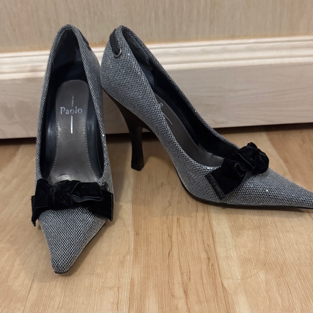 Line a Paolo Women's Heels in Gray with Black Accent Petite size 4